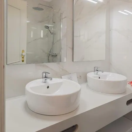 Apartmán Music House 3 Bedroom W Garage