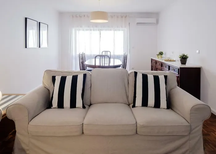 Music House 3 Bedroom Apt W Garage