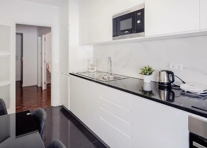 Music House 3 Bedroom Apt W Garage *