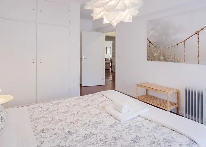 Music House 3 Bedroom Apt W Garage