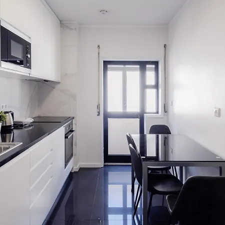 Music House 3 Bedroom W Garage 波尔图