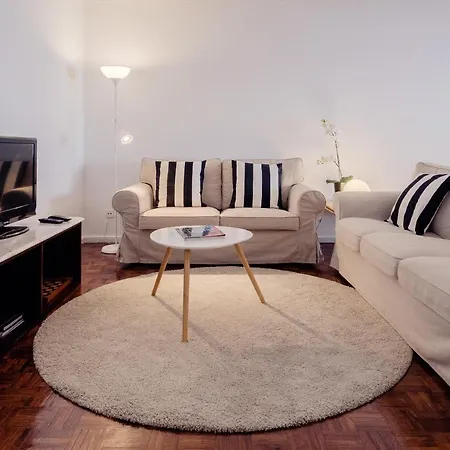 Music House 3 Bedroom W Garage شقة *