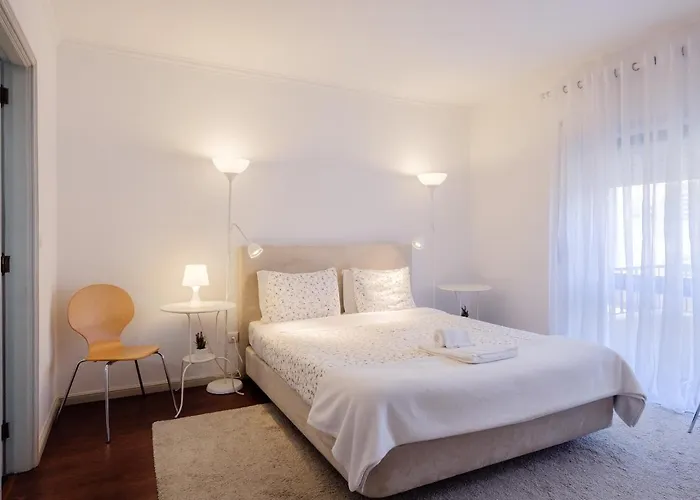 Music House 3 Bedroom W Garage شقة