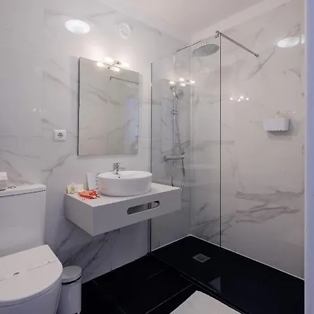 Music House 3 Bedroom W Garage Апартаменты *